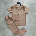 Tenue Sport Chic Beige — Fond Gris
