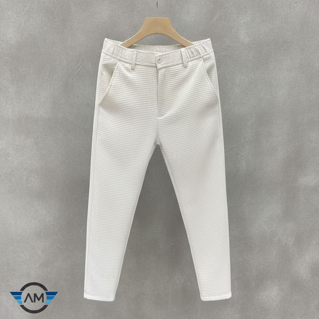 Pantalon blanc fond gris