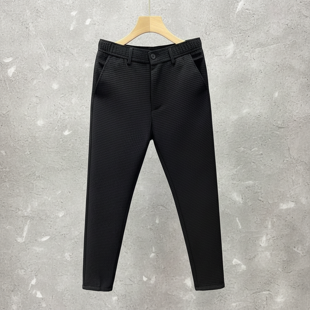 Pantalon noir fond gris