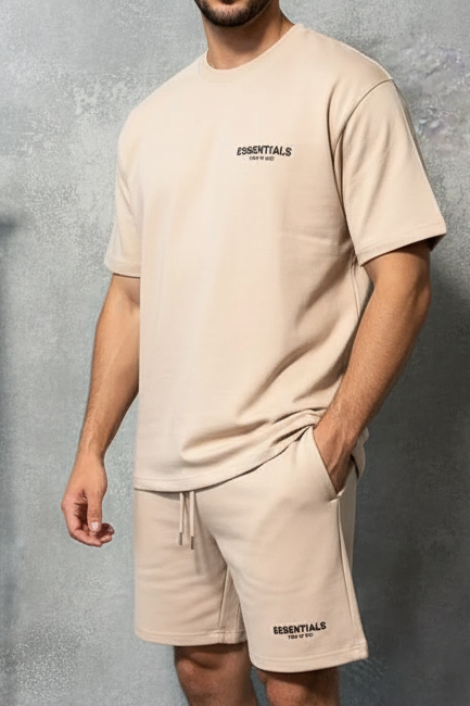 Tenue Essentials portée par un homme - style original
